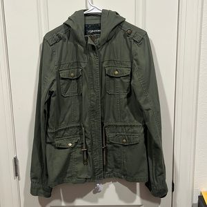 Maurice’s army green cargo jacket with hood. EUC. No flaws. Drawstring waist.